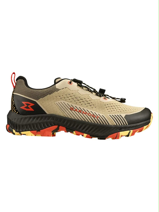 Scarpe da trekking fast hiking Garmont 9.81 colore Cornstalk Beije Black con suola solida e ottimo grip pronunciato San Sicario Sport Torino 